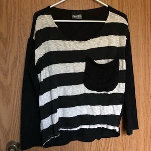🔴 Striped White & Black Sweatshirt Sweater